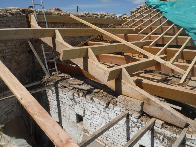 Préau et restauration d'une charpente en Deux-Sèvres (79)